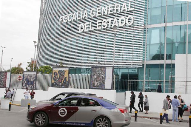 Fabrica fiscalía denuncias de robo para retener vehículos en Puebla