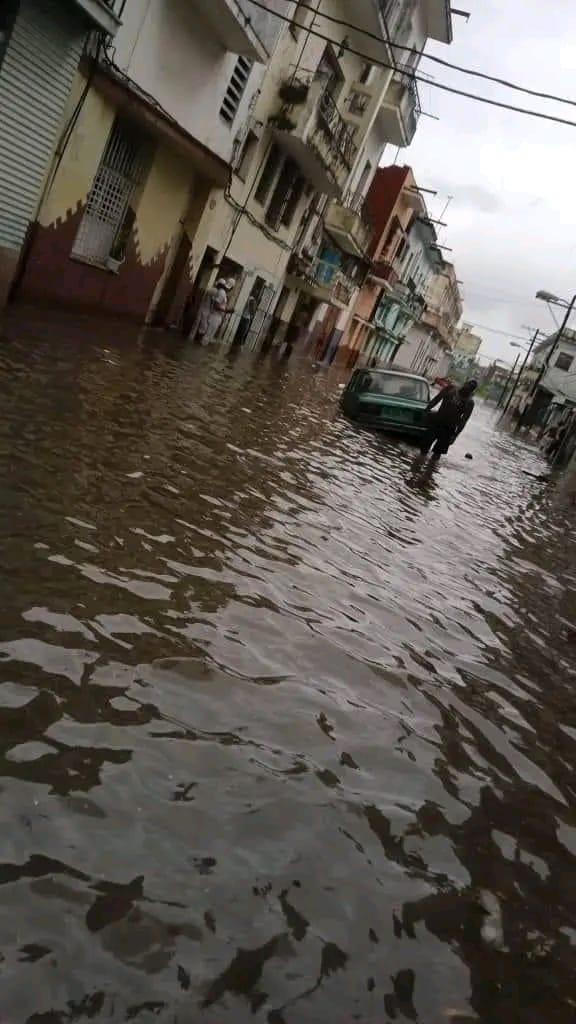 Cuba bajo el agua, lluvias torrenciales inundan la isla