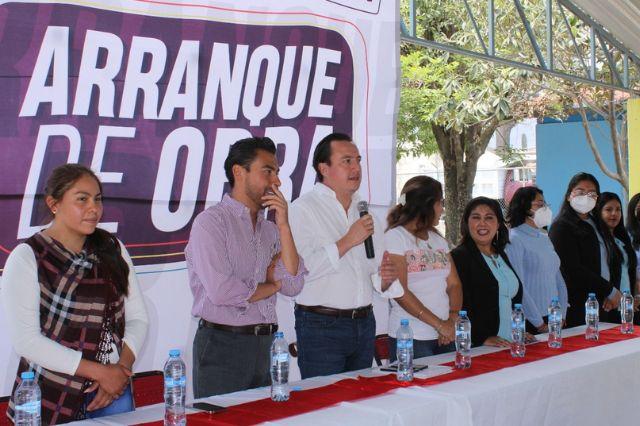 Tecamachalco: Colocan la primera piedra para aula preescolar en Xochimilco