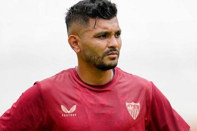 Tecatito Corona vuelve a entrenar con Sevilla después de 3 meses