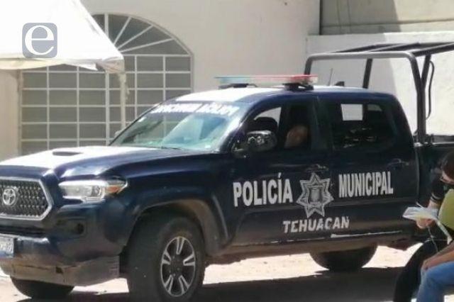 Captan a policía de Tehuacán durmiendo en horario laboral