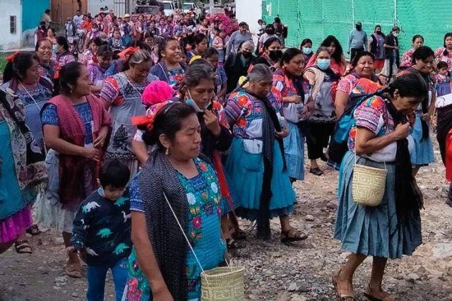 Tradiciones Puebla: marchan por el rescate de la mujer coapeña