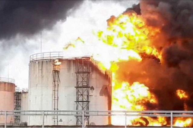 Ucrania bombardea depósito de gasolina en pueblo ruso