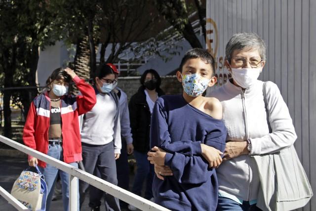 Influenza y Covid-19 no dan tregua en México con alza de casos