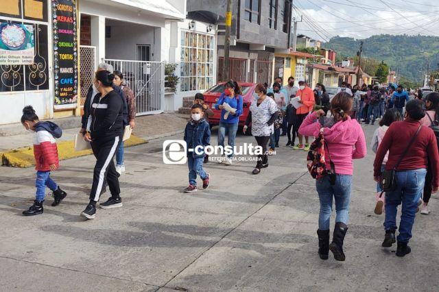 Covid-19 en Puebla: vacunan a menores en Huauchinango