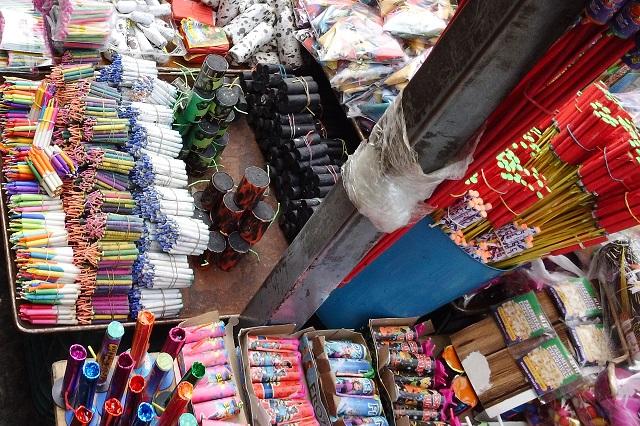 Van operativos en mercados de Puebla contra pirotecnia
