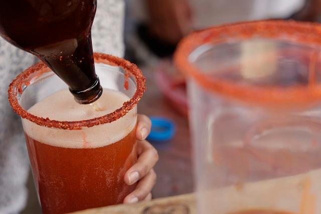 Venta ilegal de alcohol en Puebla, sin personal suficiente para vigilar