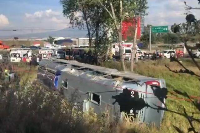 Volcadura en autopista México-Puebla: 20 heridos, iban a ver a Harry Styles