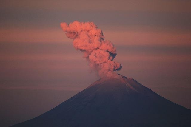 Volcán Popocatépetl registra explosiones; se prevé caída de ceniza
