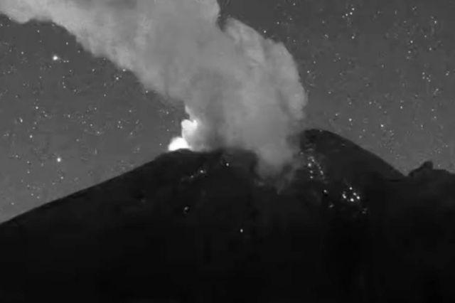 Volcán Popocatépetl madruga con explosión (video)